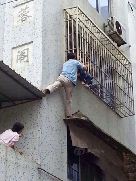 现在的小孩太马拉啦！防盗网窗都能跌下去，大人家看来要管好自家的小孩了！903 / 作者:红通通 / 帖子ID:105026