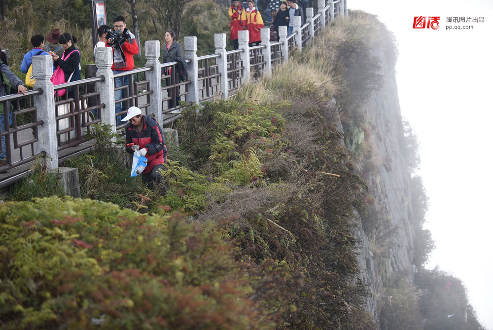 悬崖上的环卫工 大家发表下自己的意见520 / 作者:thkfh / 帖子ID:105036