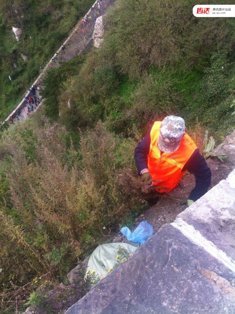 悬崖上的环卫工 大家发表下自己的意见104 / 作者:thkfh / 帖子ID:105036