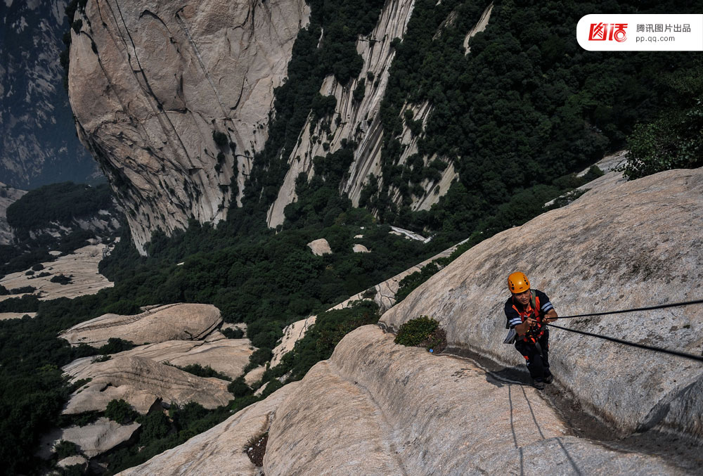 悬崖上的环卫工 大家发表下自己的意见240 / 作者:thkfh / 帖子ID:105036