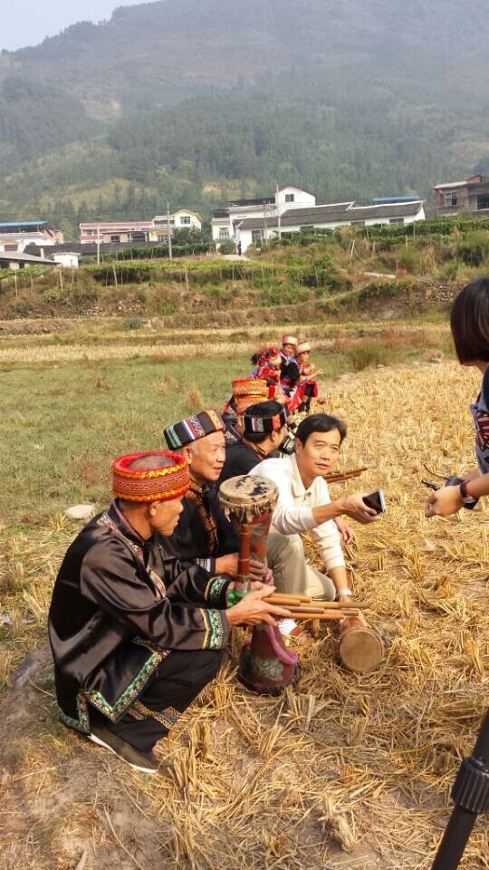 观音水滨吹笙挞鼓表演队为桂林电视台表演节目763 / 作者:欧耶 / 帖子ID:105119