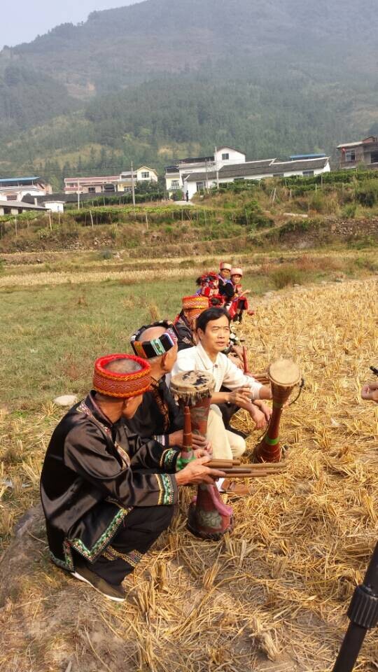 观音水滨吹笙挞鼓表演队为桂林电视台表演节目872 / 作者:欧耶 / 帖子ID:105119