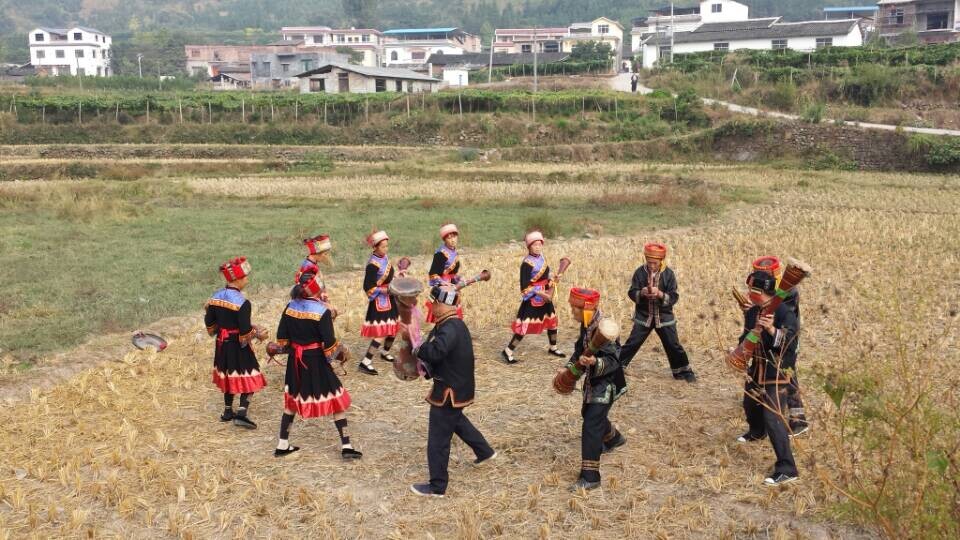 观音水滨吹笙挞鼓表演队为桂林电视台表演节目980 / 作者:欧耶 / 帖子ID:105119