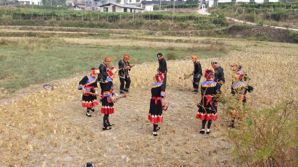 观音水滨吹笙挞鼓表演队为桂林电视台表演节目284 / 作者:欧耶 / 帖子ID:105119