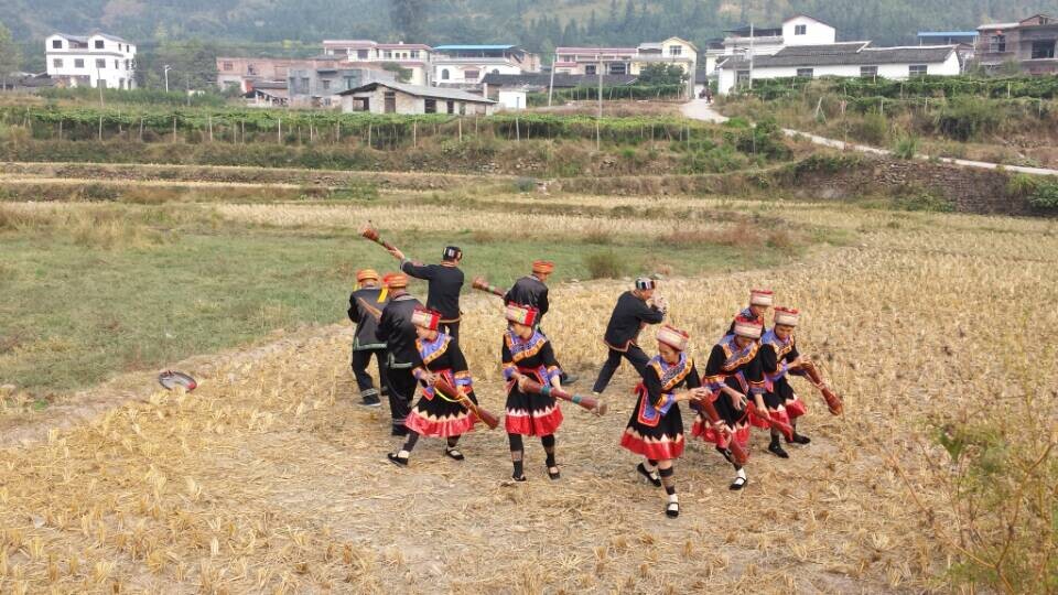 观音水滨吹笙挞鼓表演队为桂林电视台表演节目116 / 作者:欧耶 / 帖子ID:105119