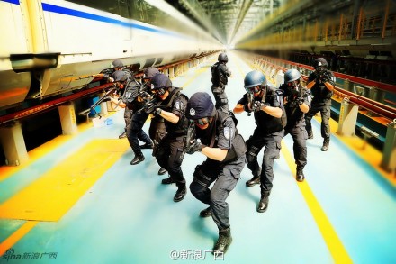 亮瞎眼！动车时代的南宁铁路新特警，帅哥萌萌哒485 / 作者:猫小萌 / 帖子ID:105125