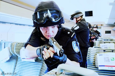 亮瞎眼！动车时代的南宁铁路新特警，帅哥萌萌哒278 / 作者:猫小萌 / 帖子ID:105125