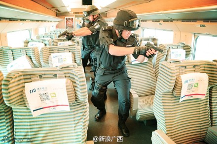 亮瞎眼！动车时代的南宁铁路新特警，帅哥萌萌哒515 / 作者:猫小萌 / 帖子ID:105125