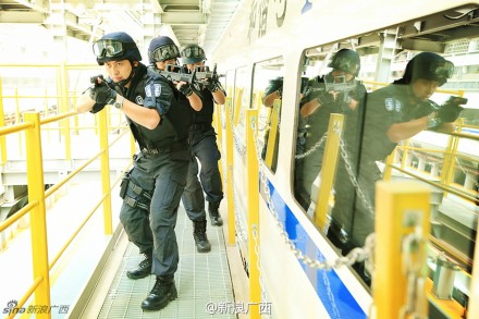 亮瞎眼！动车时代的南宁铁路新特警，帅哥萌萌哒572 / 作者:猫小萌 / 帖子ID:105125