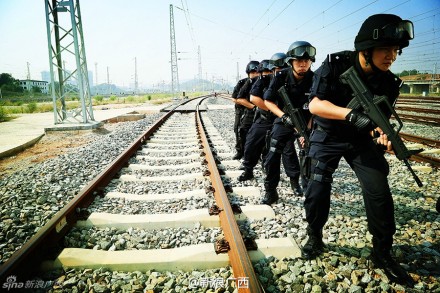 亮瞎眼！动车时代的南宁铁路新特警，帅哥萌萌哒100 / 作者:猫小萌 / 帖子ID:105125