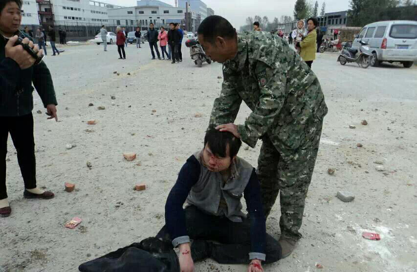 河南城管持砖石群殴村民 恭城的城管算文明的拉488 / 作者:红通通 / 帖子ID:105148