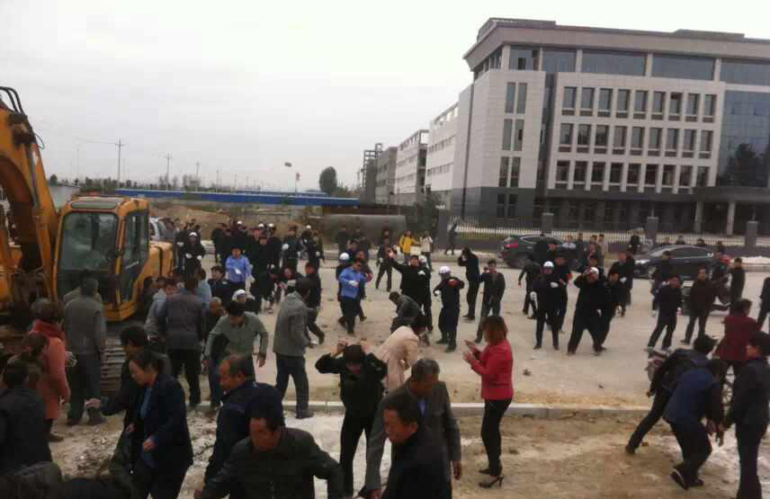 河南城管持砖石群殴村民 恭城的城管算文明的拉794 / 作者:红通通 / 帖子ID:105148