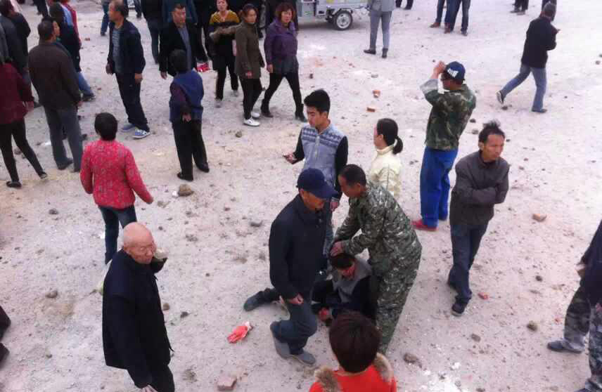 河南城管持砖石群殴村民 恭城的城管算文明的拉343 / 作者:红通通 / 帖子ID:105148