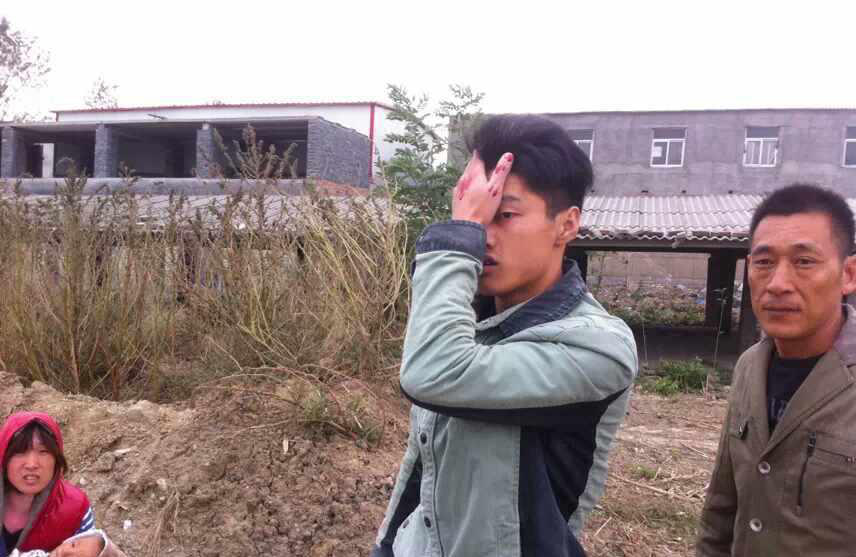 河南城管持砖石群殴村民 恭城的城管算文明的拉545 / 作者:红通通 / 帖子ID:105148