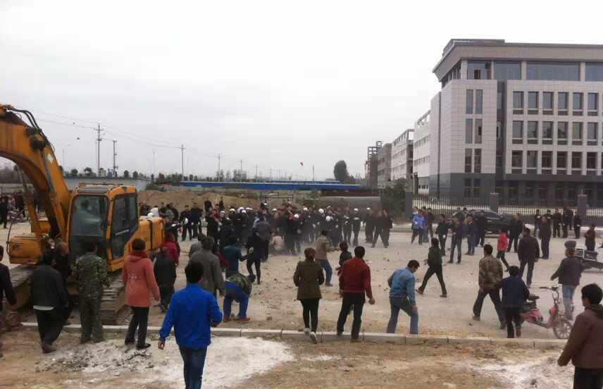 河南城管持砖石群殴村民 恭城的城管算文明的拉100 / 作者:红通通 / 帖子ID:105148