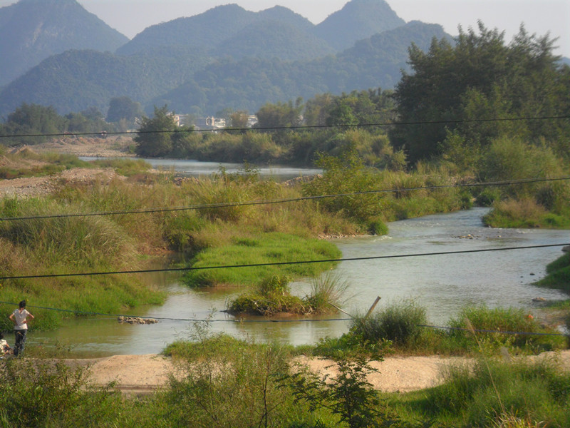 季节变了。温暖没变。秋天到了扫落了树叶。落叶一地的零乱。而记忆是一片璀璨！862 / 作者:建筑19551213 / 帖子ID:105158