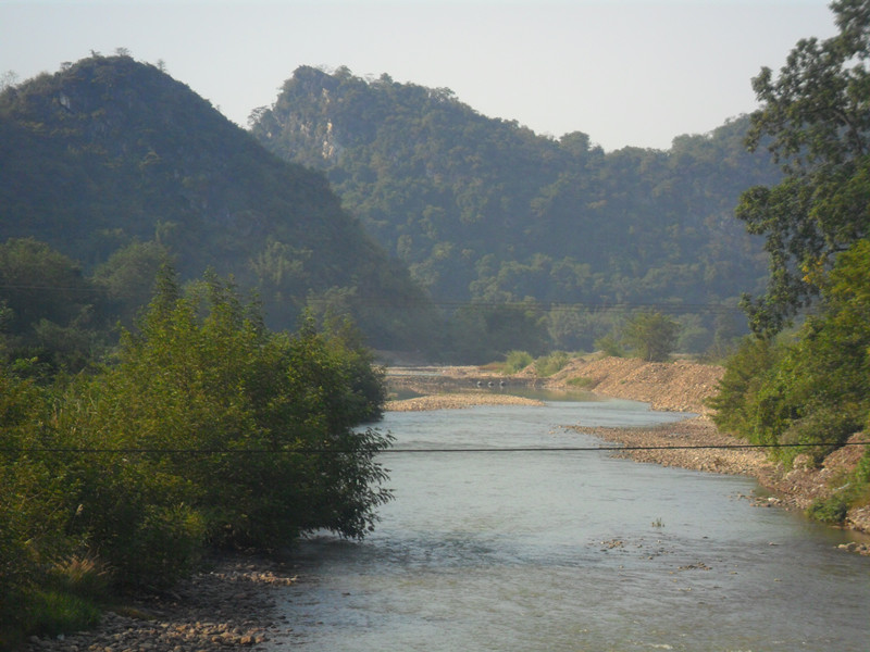 季节变了。温暖没变。秋天到了扫落了树叶。落叶一地的零乱。而记忆是一片璀璨！544 / 作者:建筑19551213 / 帖子ID:105158
