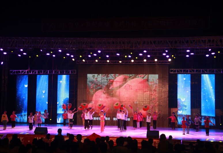 月柿节重头戏“金秋月柿 为恭城喝彩”大型晚会彩排现场502 / 作者:水墨茶江 / 帖子ID:105175