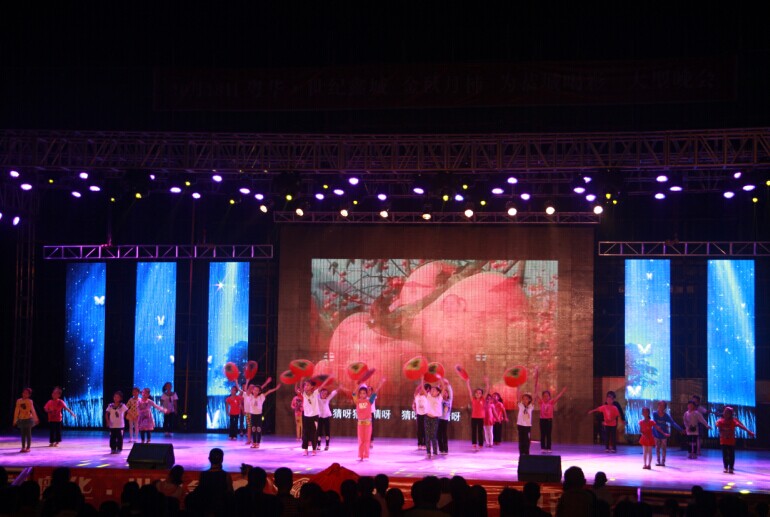 月柿节重头戏“金秋月柿 为恭城喝彩”大型晚会彩排现场525 / 作者:水墨茶江 / 帖子ID:105175