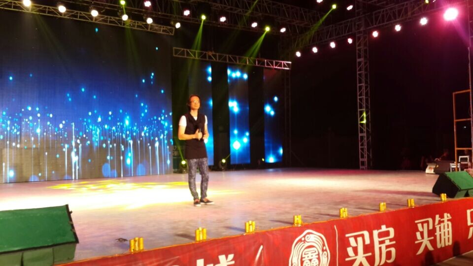 恭城月柿节重头戏粤华·世纪鑫城“金秋月柿 为恭城喝彩”大型晚会现场848 / 作者:欧耶 / 帖子ID:105207