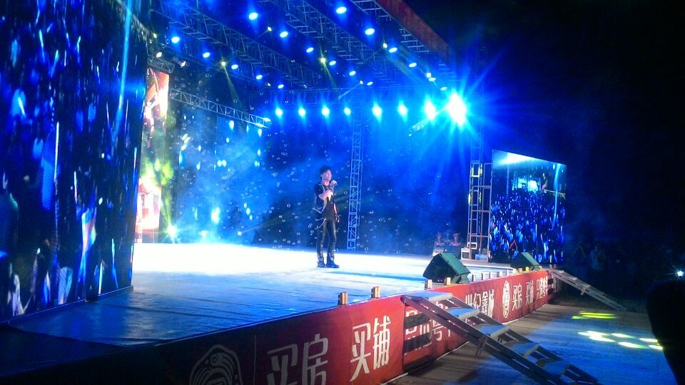 世纪鑫城晚会。光辉岁月，好有feel729 / 作者:猫小萌 / 帖子ID:105208