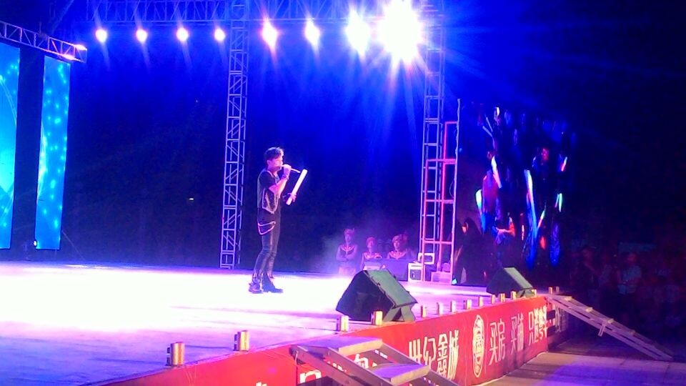 世纪鑫城晚会。光辉岁月，好有feel883 / 作者:猫小萌 / 帖子ID:105208