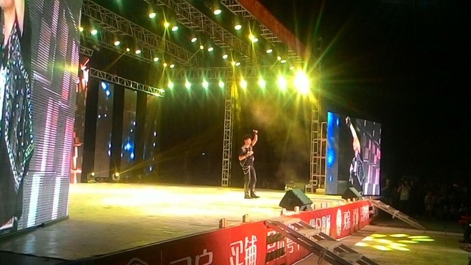 世纪鑫城晚会。光辉岁月，好有feel862 / 作者:猫小萌 / 帖子ID:105208