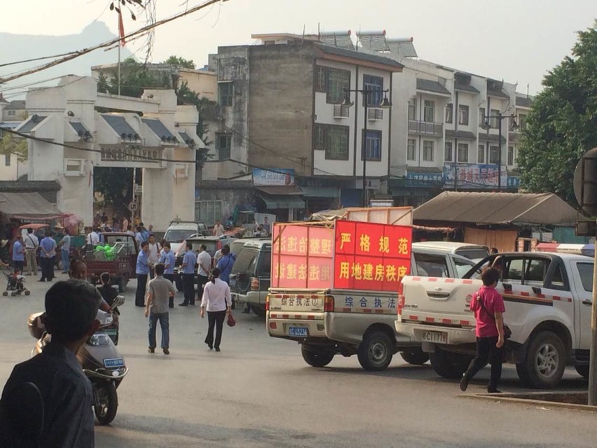 早上大批城管集结县医院门口，不知道要做什么？935 / 作者:thkfh / 帖子ID:105223