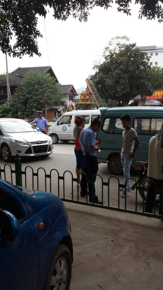 交警联合农机在茶江桥头拦车,大家且行且珍惜啊713 / 作者:红通通 / 帖子ID:105227