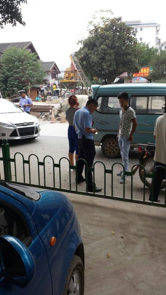 交警联合农机在茶江桥头拦车,大家且行且珍惜啊894 / 作者:红通通 / 帖子ID:105227