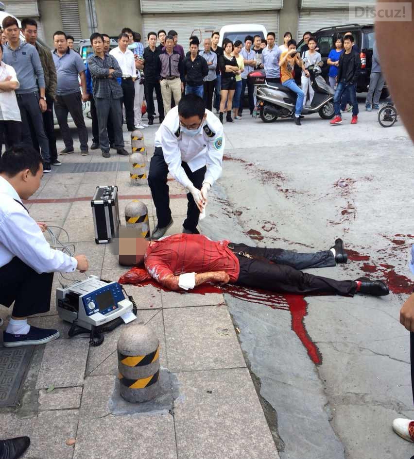 温州男子遭当街割喉 捂伤走70米倒地身亡 心脏要有承受能力再看398 / 作者:红通通 / 帖子ID:105371