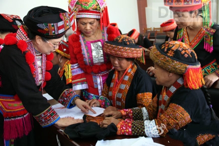 瑶族传统刺绣技艺”培训班在恭城县文化馆举办679 / 作者:欧耶 / 帖子ID:105379