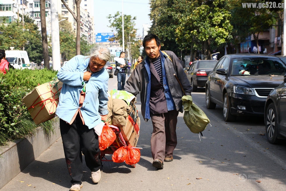 可怜天下父母心，爹妈再苦，都不会苦孩子。803 / 作者:猫小萌 / 帖子ID:105787