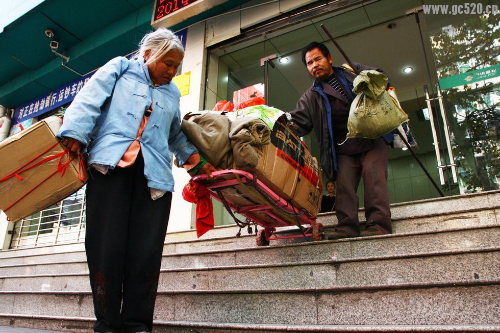 可怜天下父母心，爹妈再苦，都不会苦孩子。546 / 作者:猫小萌 / 帖子ID:105787