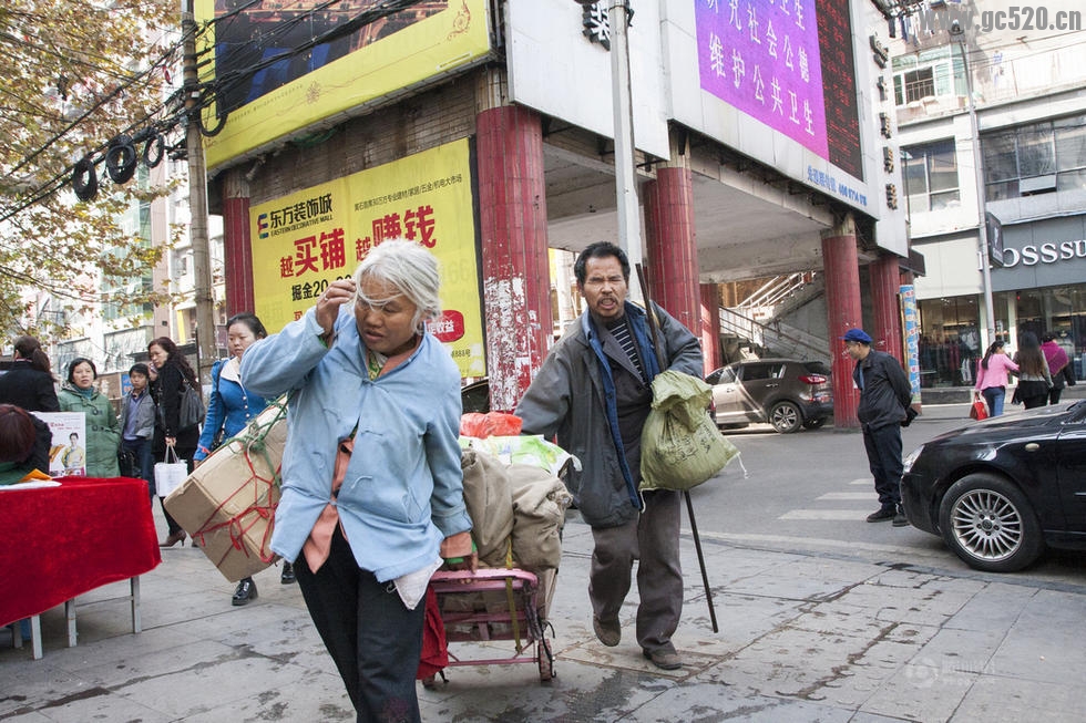 可怜天下父母心，爹妈再苦，都不会苦孩子。995 / 作者:猫小萌 / 帖子ID:105787