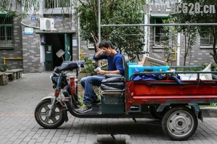 万元包裹被“顺走”，快递小哥都要哭了991 / 作者:希灵容梅 / 帖子ID:105848