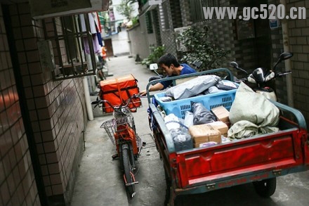 万元包裹被“顺走”，快递小哥都要哭了838 / 作者:希灵容梅 / 帖子ID:105848