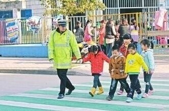 我常常看到没有红绿灯的斑马线前947 / 作者:桂花糕 / 帖子ID:105873