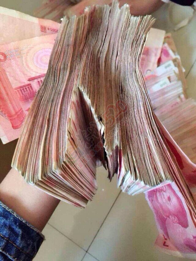 100元四个单品任意选。化妆品美瞳减肥药招代理988 / 作者:TYUU / 帖子ID:106190