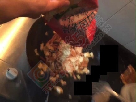 辣条蛋炒饭～薯片炒辣条～585 / 作者:猫小萌 / 帖子ID:106295