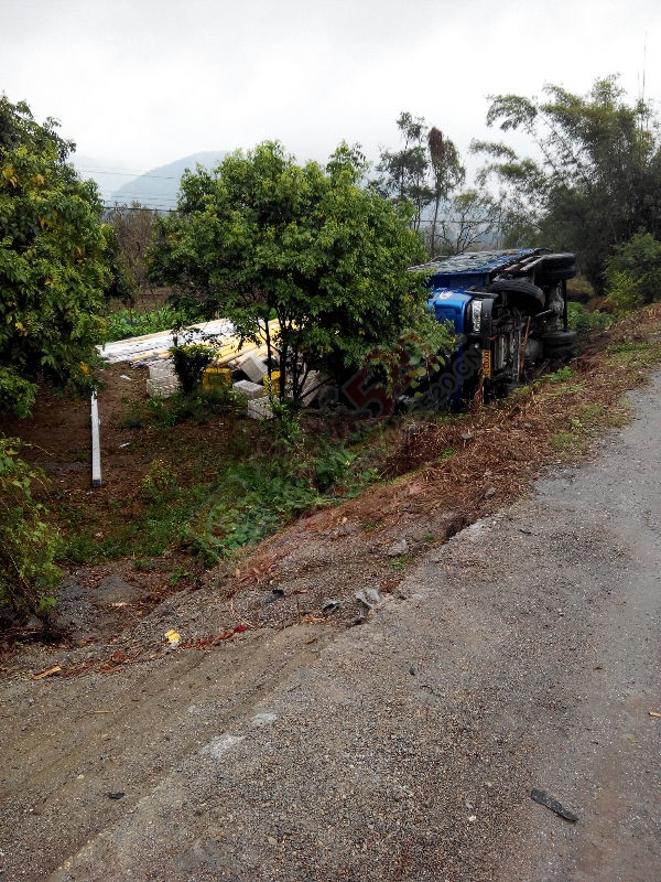 雨天路滑莫踩急刹586 / 作者:恭城无聊人 / 帖子ID:106297