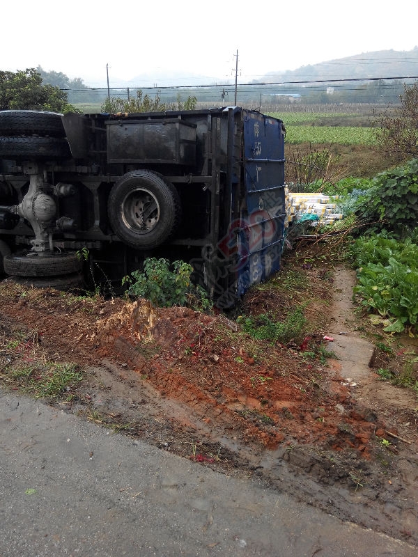 雨天路滑莫踩急刹960 / 作者:恭城无聊人 / 帖子ID:106297