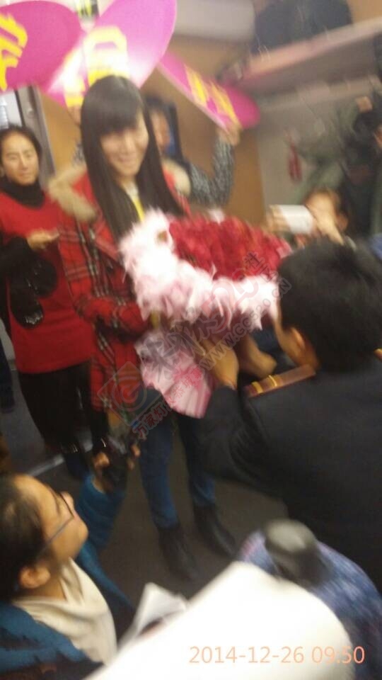 恭城小伙子高铁列车上向女友求婚931 / 作者:穷人 / 帖子ID:107055