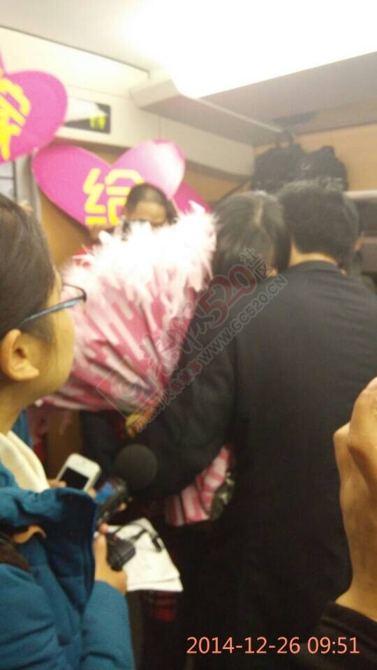 恭城小伙子高铁列车上向女友求婚526 / 作者:穷人 / 帖子ID:107055