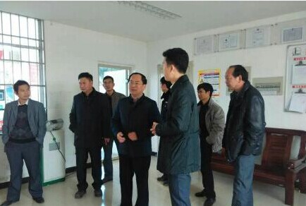恭城瑶族自治县领导带领检查组对中石化恭城石油公司进行了节前安全大检查。220 / 作者:风油精 / 帖子ID:107204