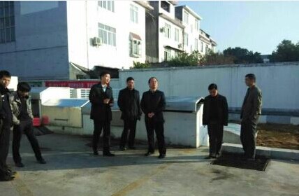 恭城瑶族自治县领导带领检查组对中石化恭城石油公司进行了节前安全大检查。716 / 作者:风油精 / 帖子ID:107204
