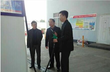 恭城瑶族自治县领导带领检查组对中石化恭城石油公司进行了节前安全大检查。923 / 作者:风油精 / 帖子ID:107204