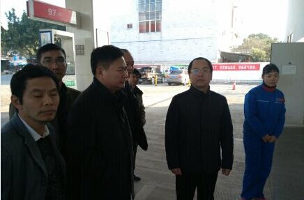 恭城瑶族自治县领导带领检查组对中石化恭城石油公司进行了节前安全大检查。289 / 作者:风油精 / 帖子ID:107204