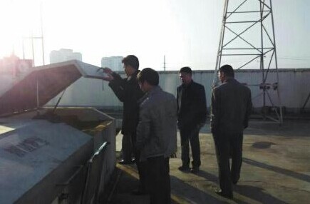 恭城瑶族自治县领导带领检查组对中石化恭城石油公司进行了节前安全大检查。761 / 作者:风油精 / 帖子ID:107204