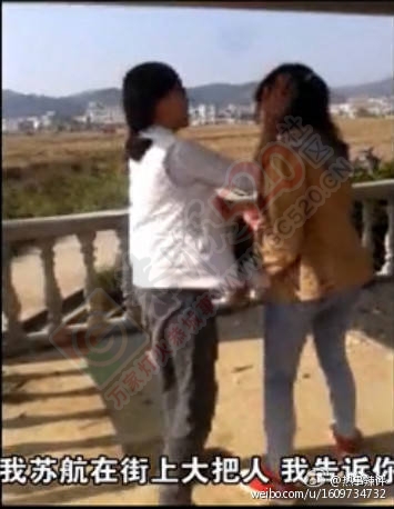 广西女学生连扇女同学58巴掌 围观众人嬉笑打闹720 / 作者:希灵容梅 / 帖子ID:107495